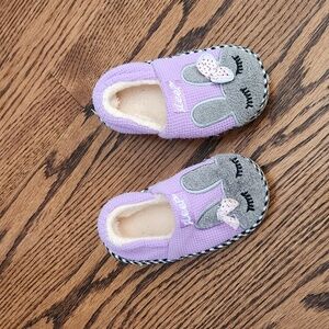 Kids comfy slippers, fits size 6 through 8